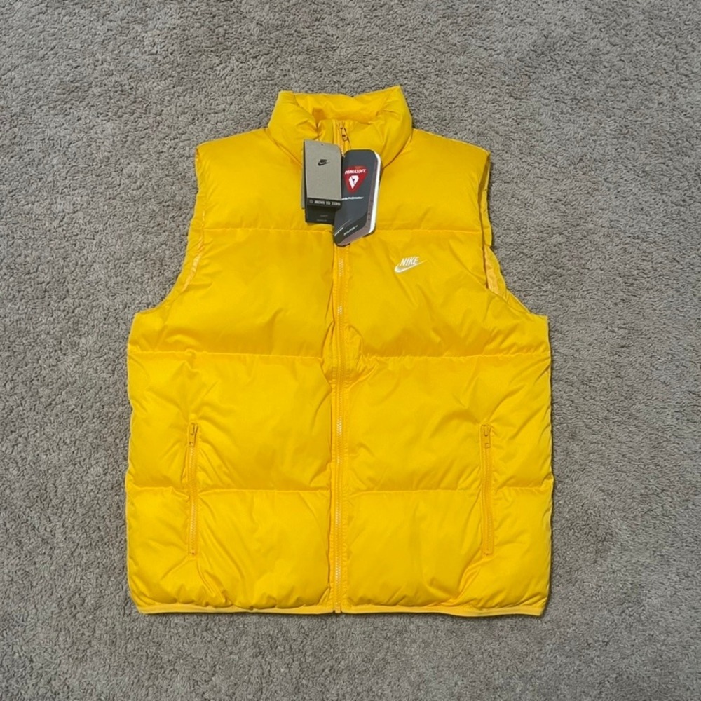 Nike Vest Mens Medium Yellow Puffer Sportswear Club Futura Primaloft Therma-FIT